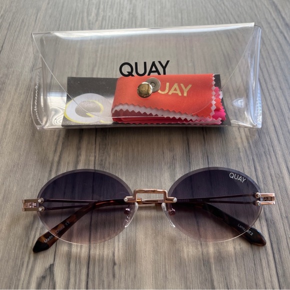 Quay Sunglasses “Literally Obssesed” with case and cleaning cloth - Picture 2 of 2